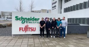 DM i Skills deltagerne for elektrikeruddannelsen til træningsdag hos Schneider Electric